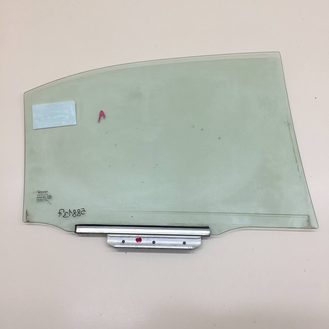 Стекло двери задней левой Toyota Avensis (T250) 2003-2009