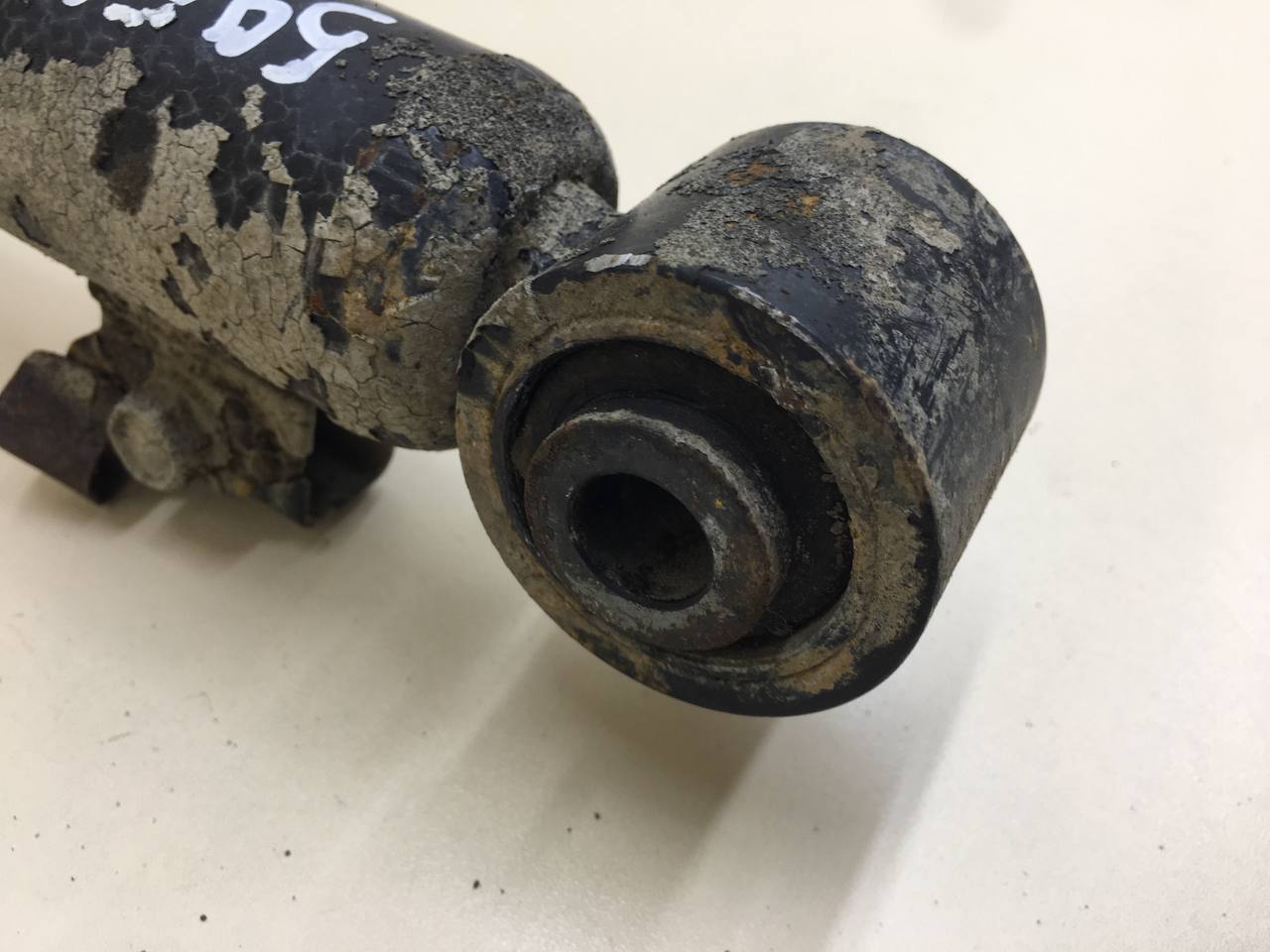 Амортизатор передний Mitsubishi L200 (KB) 2006-2016