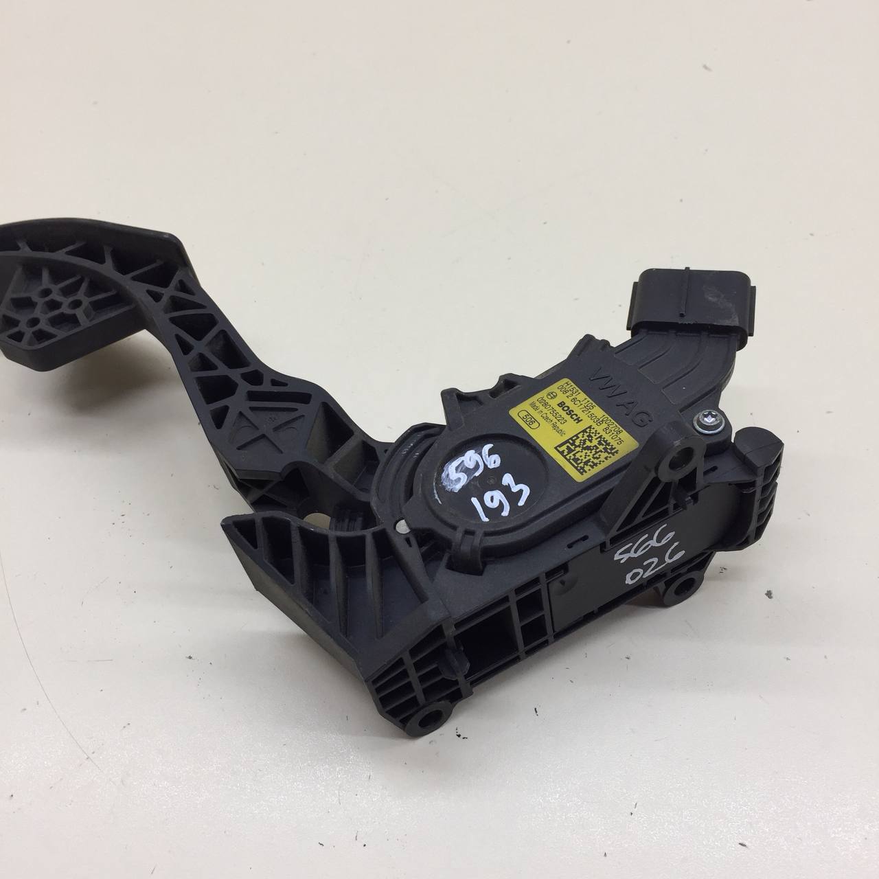 Педаль газа Skoda Rapid 2012-2020