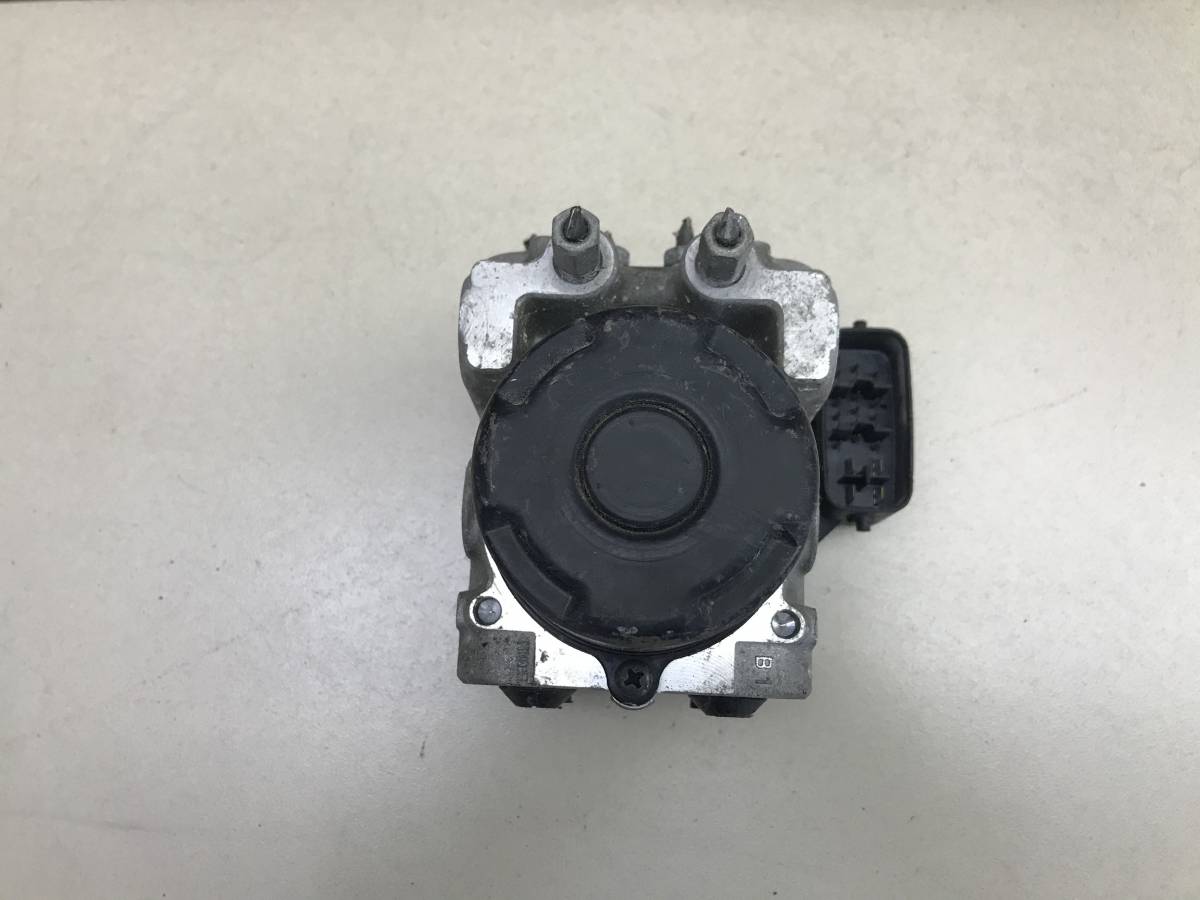 Блок ABS (насос) Toyota Mark II  (X110) 2000-2004