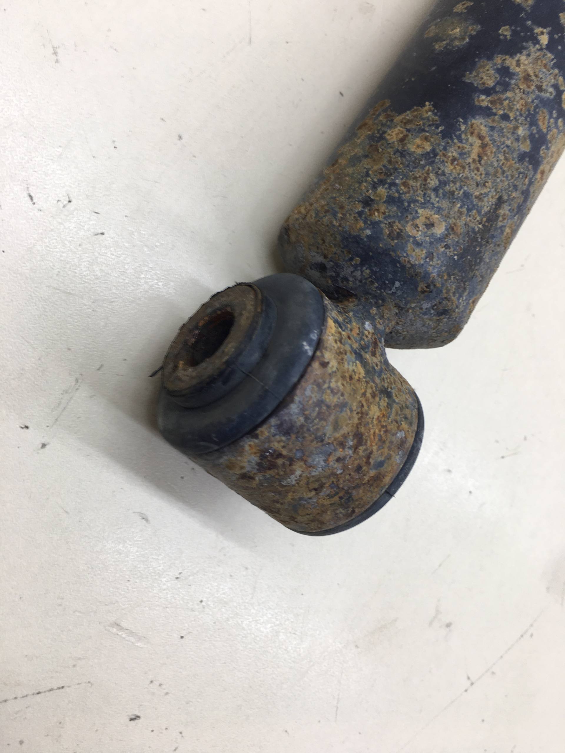 Амортизатор задний Peugeot 208 2012>