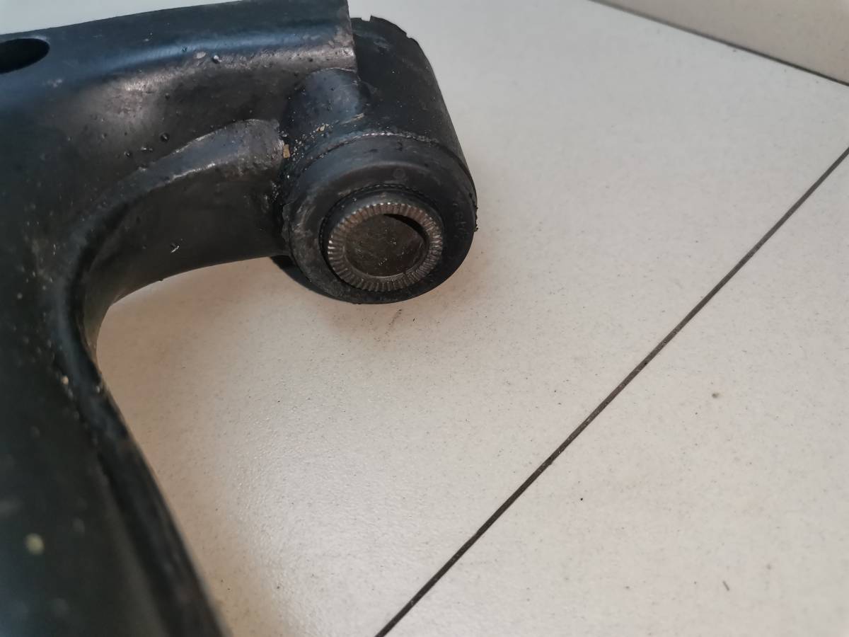 Рычаг передний правый Toyota Caldina (T190) 1992-1995