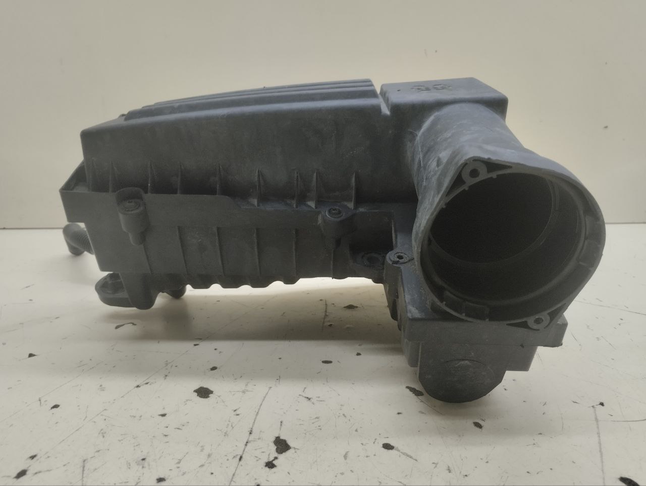 Корпус воздушного фильтра Volkswagen Passat B7 2011-2015