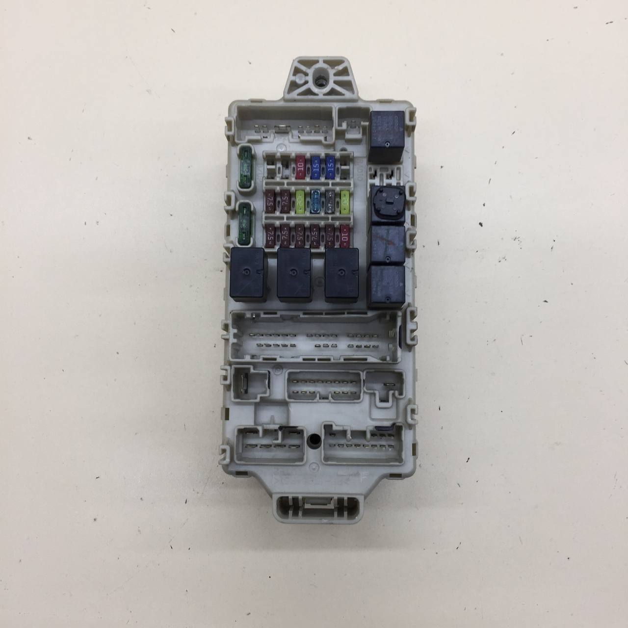 Блок предохранителей Mitsubishi Lancer 9  (CS/Classic) 2000-2011