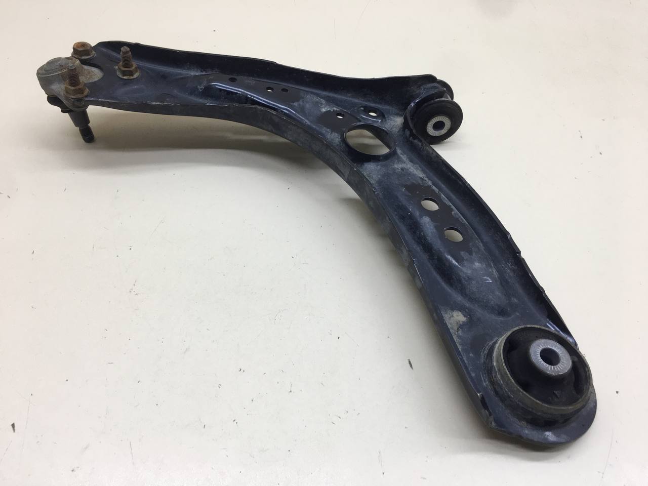 Рычаг передний правый Skoda Karoq 2017>