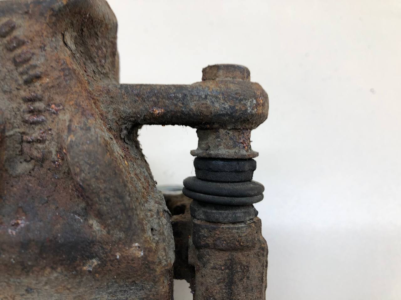 Суппорт задний левый Renault Clio (3) 2005-2012