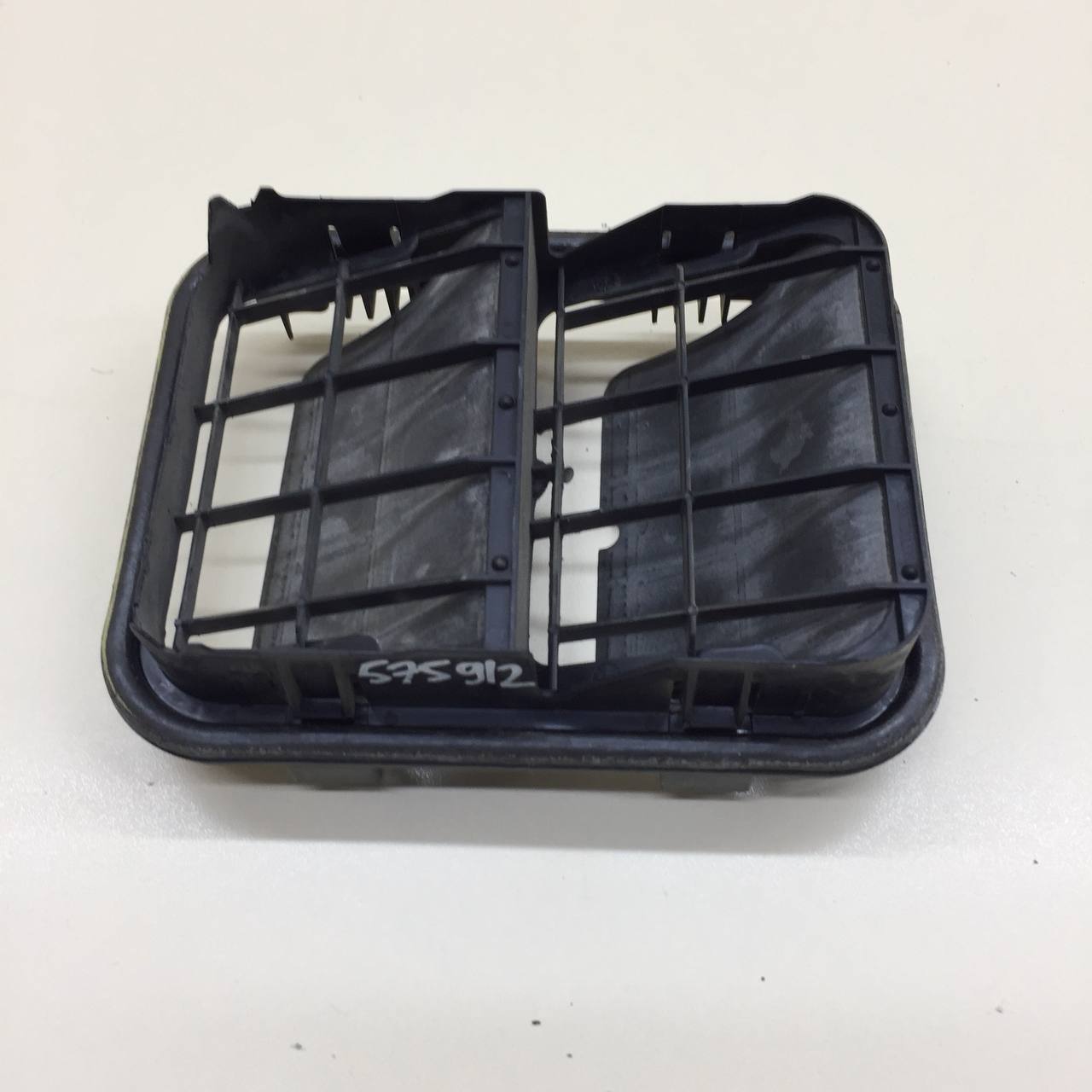 Решетка вентиляционная Lada  X-RAY Cross 2018 >