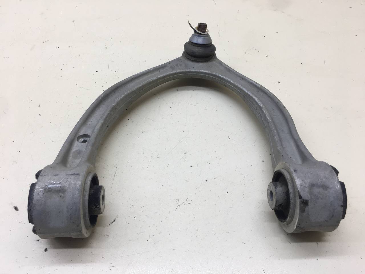 Рычаг передний верхний левый Mercedes-Benz C-Class (W205) 2014>