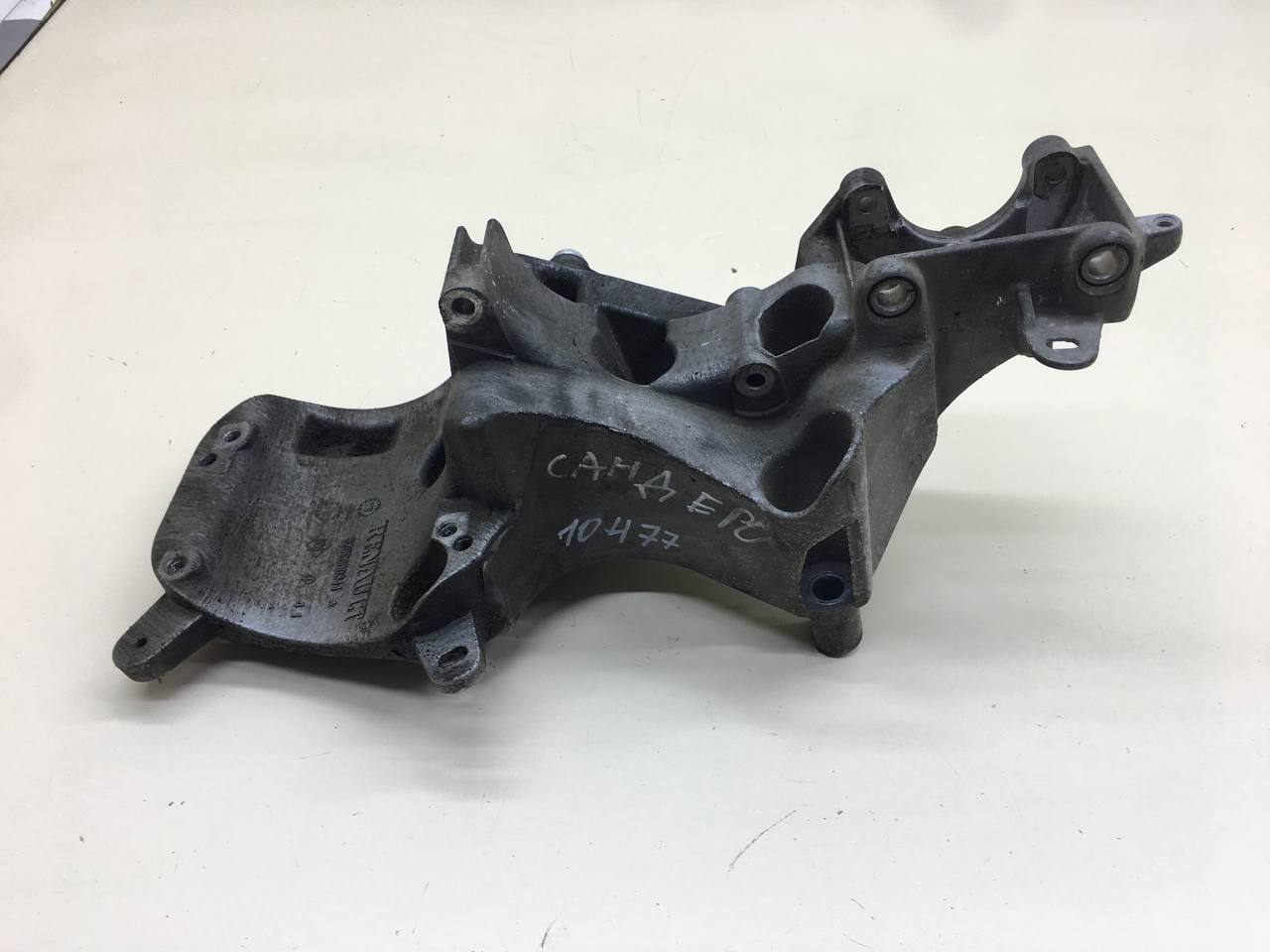 Кронштейн генератора Renault Sandero 2009-2014