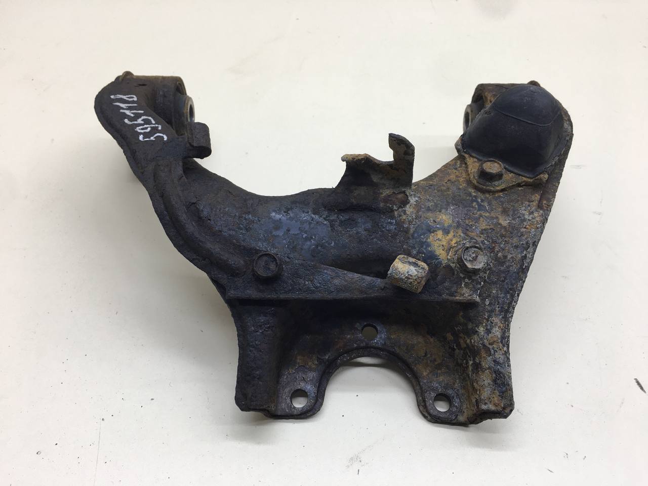 Рычаг передний верхний правый Mitsubishi L200 (KB) 2006-2016