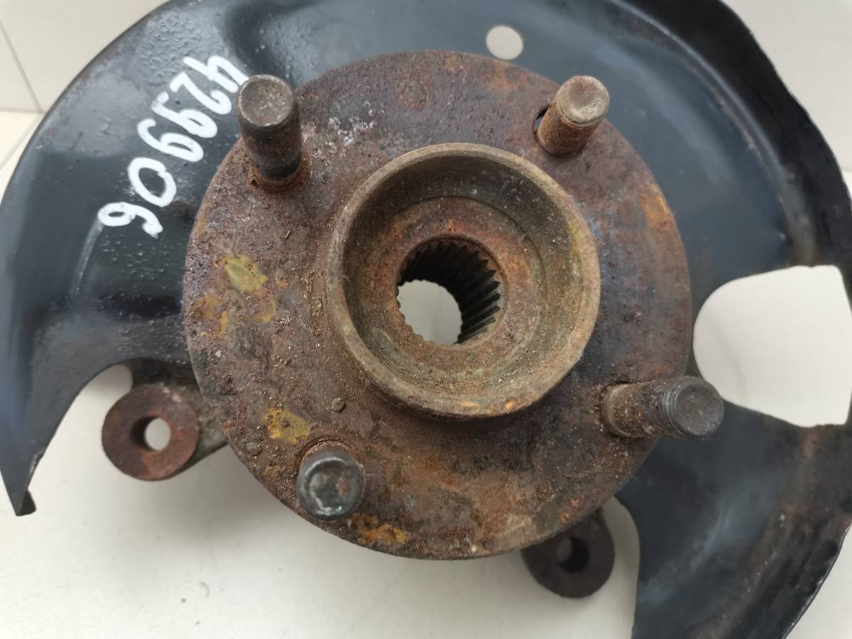 Кулак поворотный передний левый Nissan Almera (N15) 1995-2000