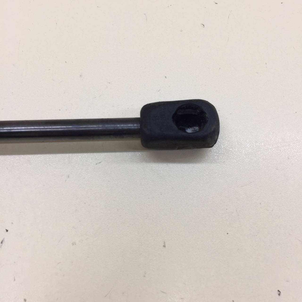 Амортизатор капота Hyundai Santa Fe (TM) 2018-2022