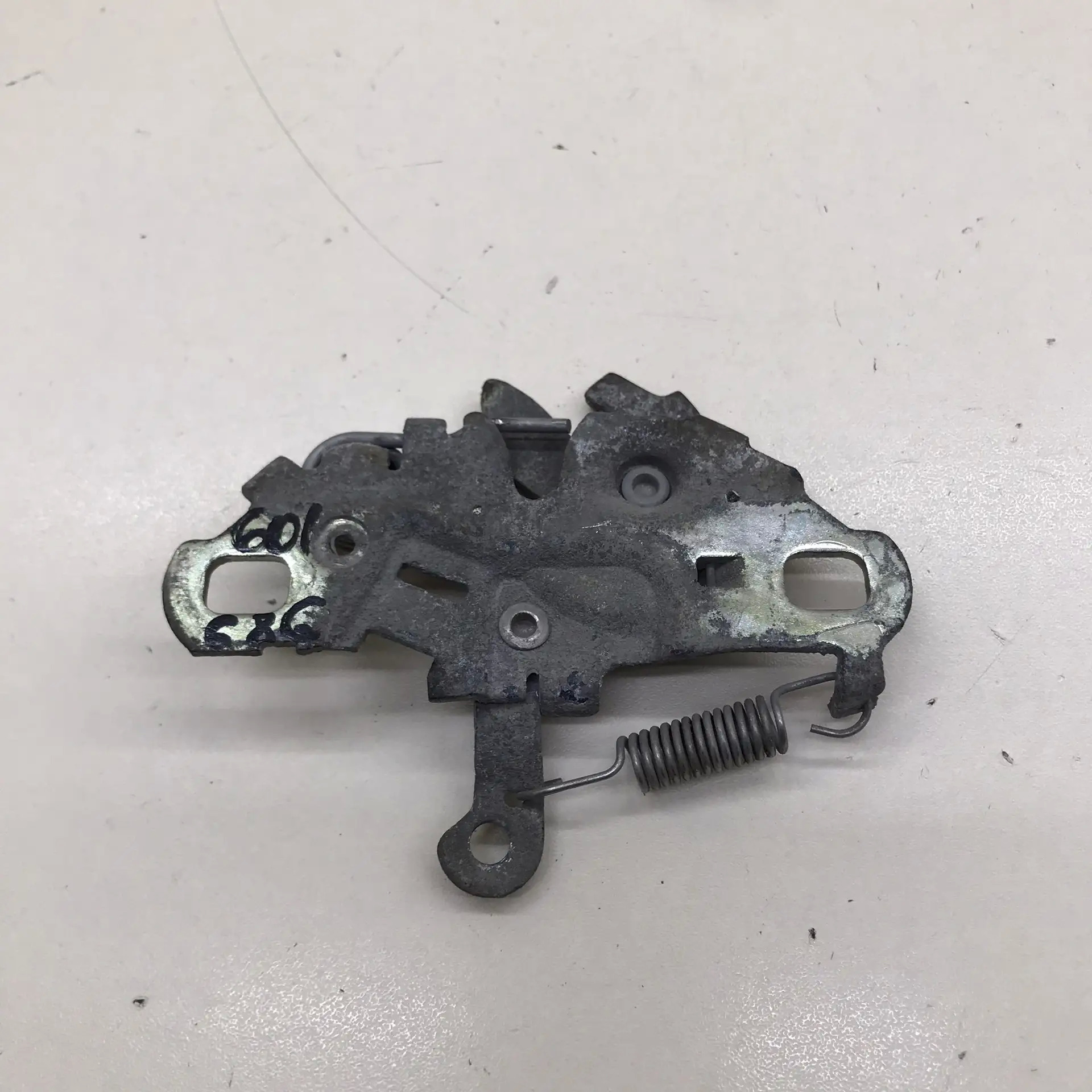 Замок капота Peugeot 208 2012>