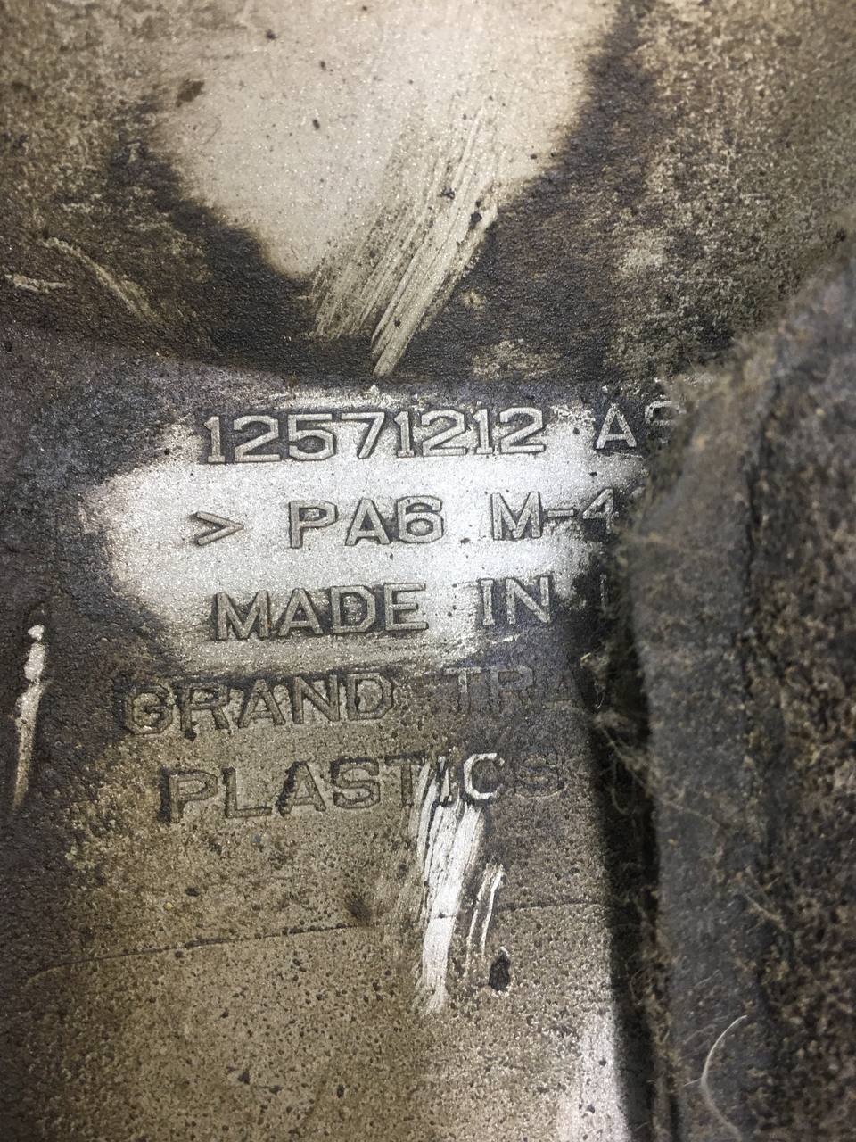 Крышка двигателя декоративная Cadillac STS 2004-2011