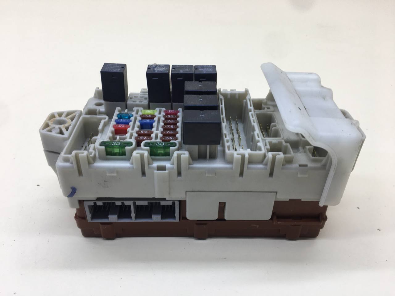 Блок предохранителей Mitsubishi Lancer 9  (CS/Classic) 2000-2011