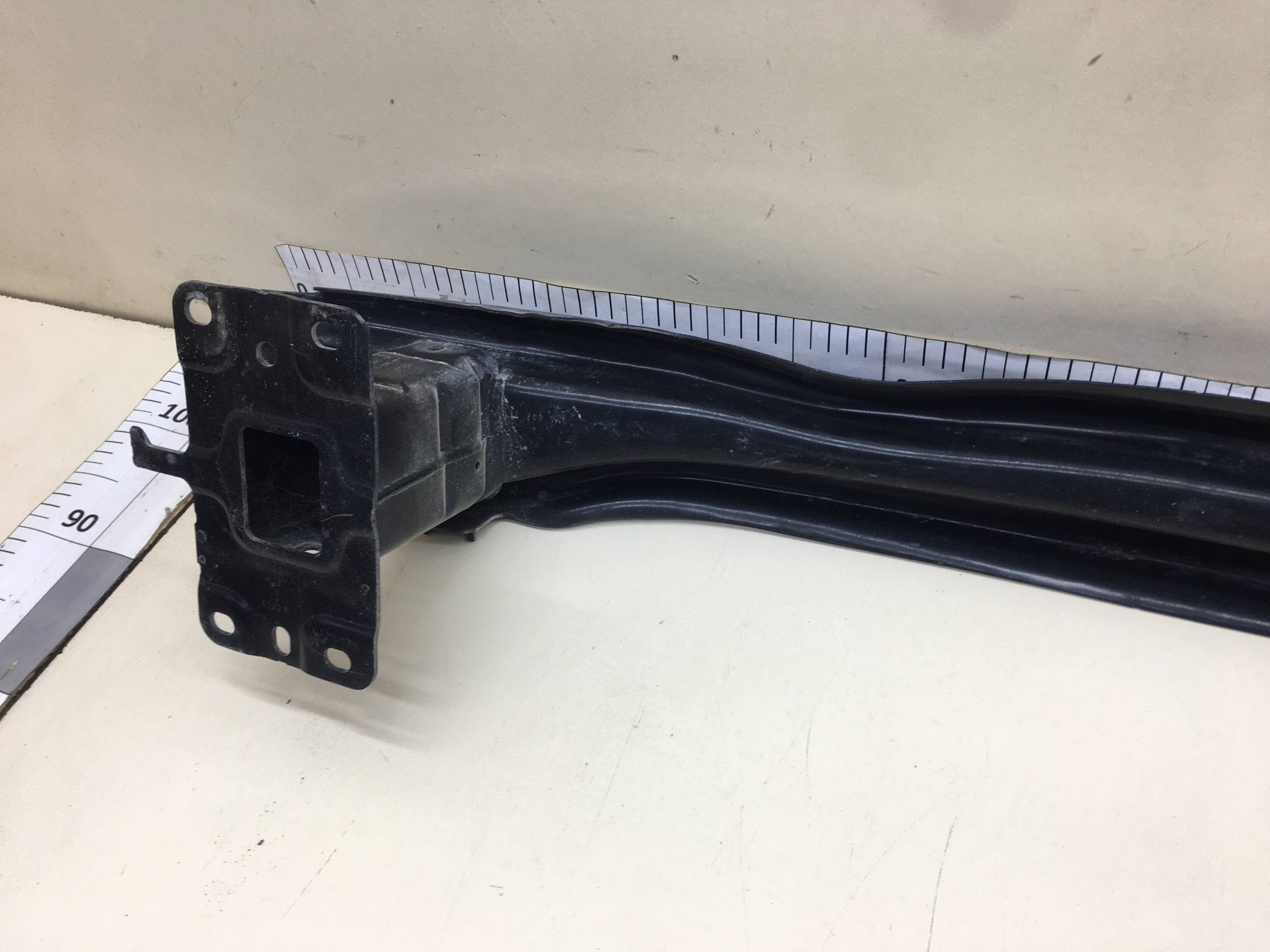 Усилитель заднего бампера Volkswagen Tiguan 2017>