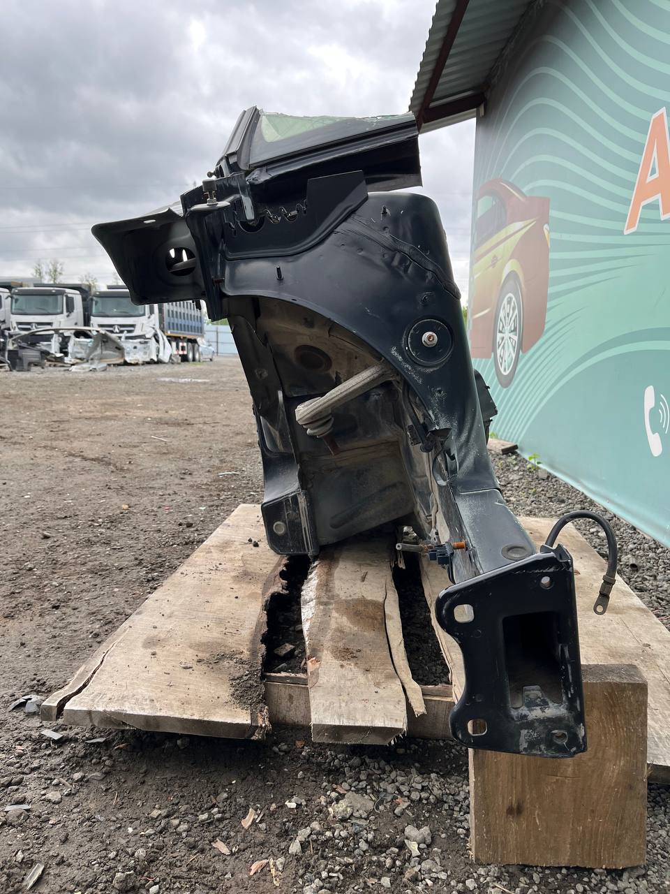 Четверть передняя правая Mercedes-Benz M-Class (W164) 2005-2011