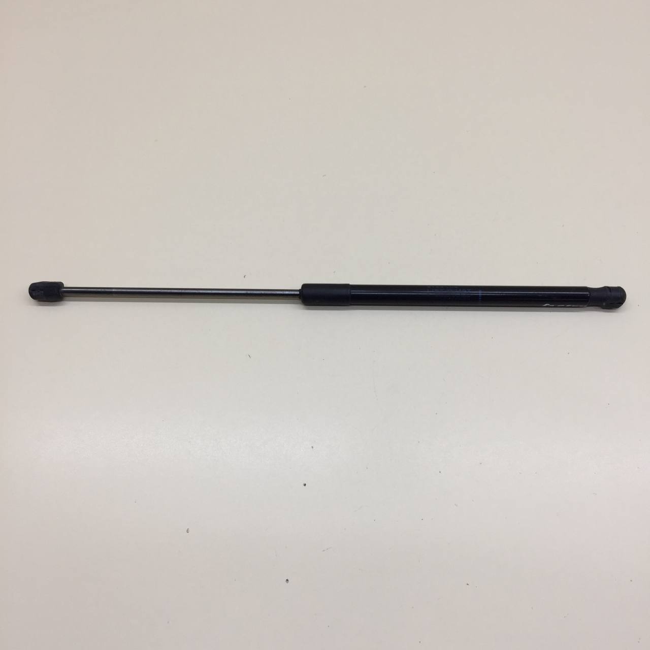 Амортизатор двери багажника Renault Sandero 2009-2014