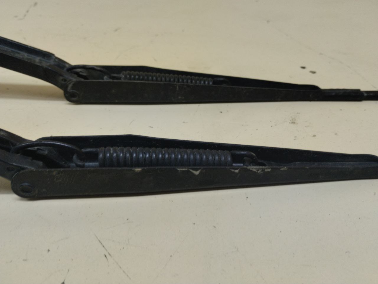 Поводок стеклоочистителя передний левый Chevrolet TrailBlazer (GMT360) 2001-2010