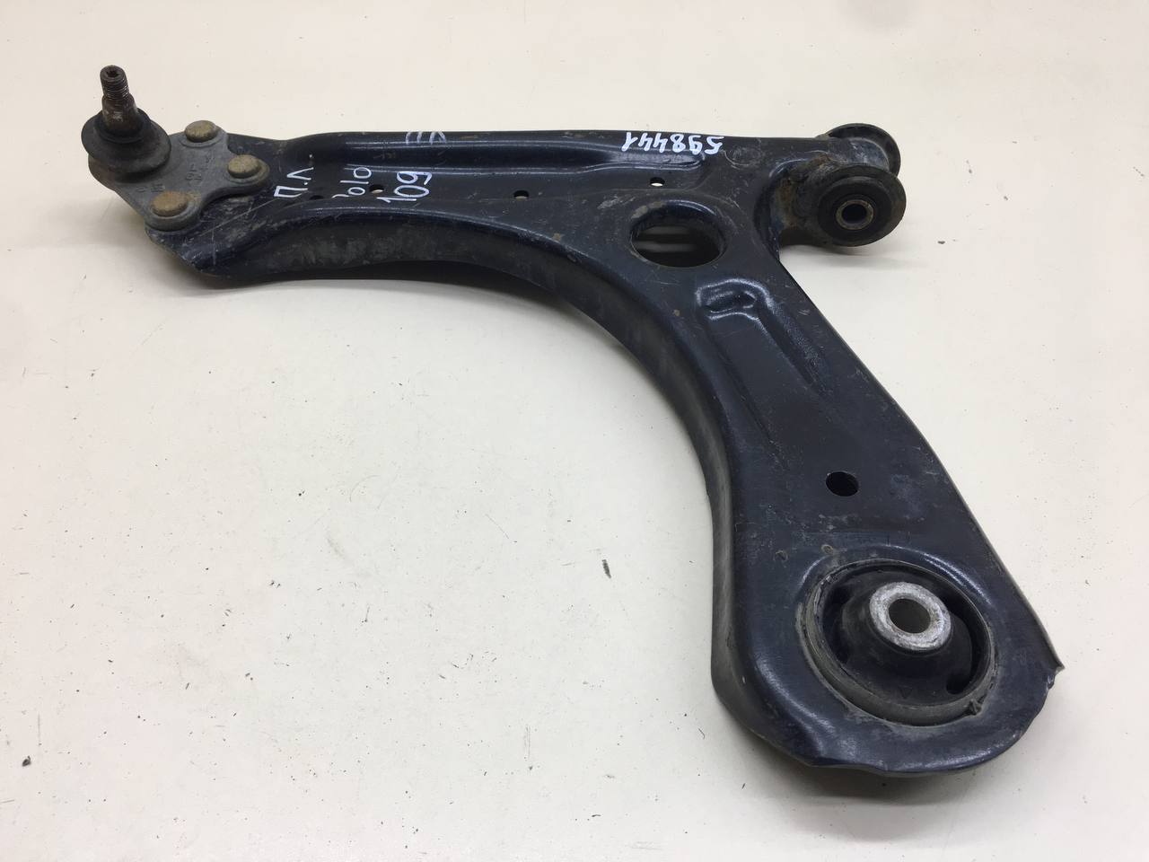 Рычаг передний левый Volkswagen Polo (HB) 2009>