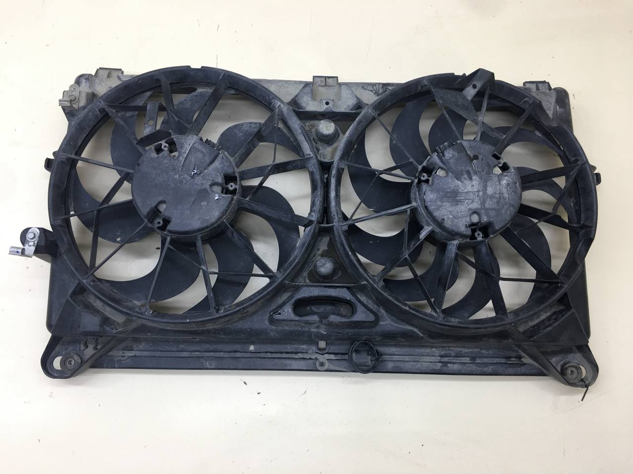 Диффузор вентилятора Cadillac Escalade 3 2006-2014