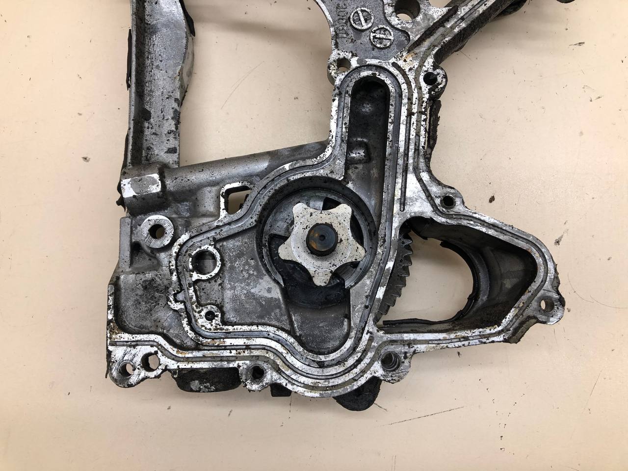 Крышка двигателя задняя Toyota Hilux 2004-2015