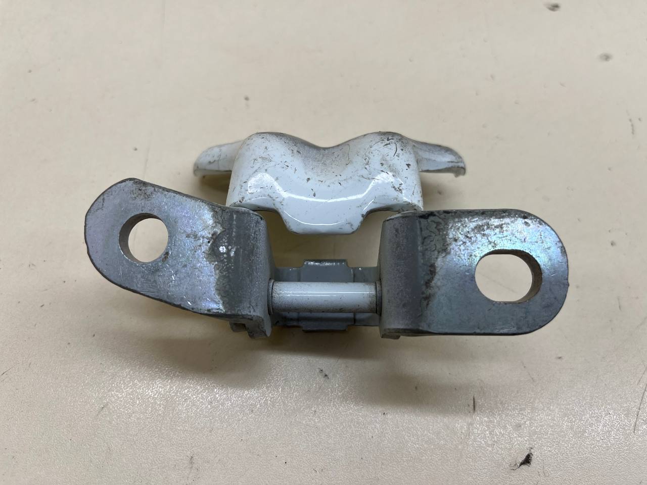 Петля двери задней левой верхняя Hyundai Solaris (RB) 2010-2017