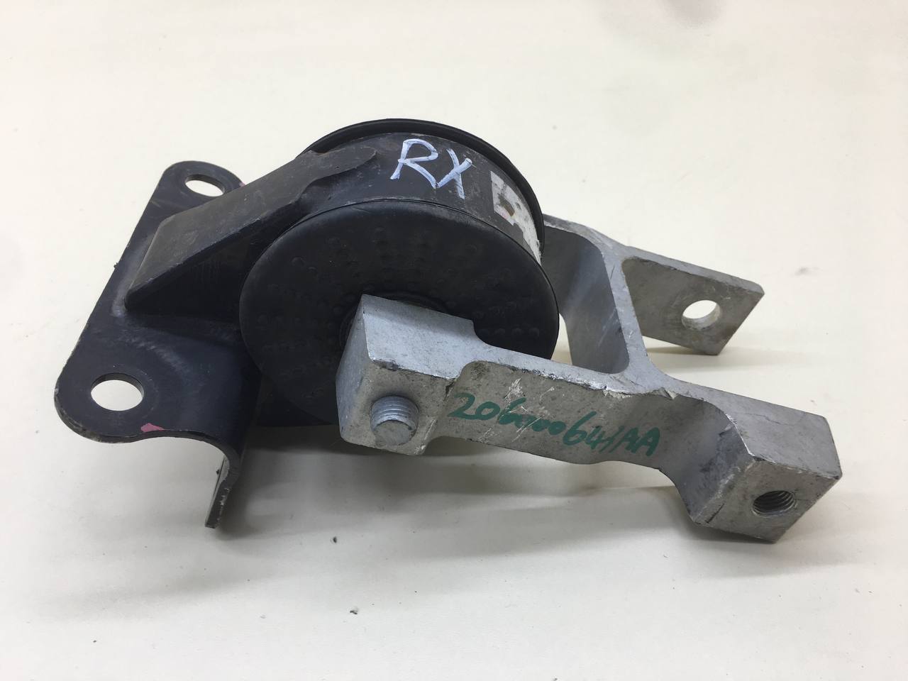 Опора двигателя правая EXEED RX 2022>