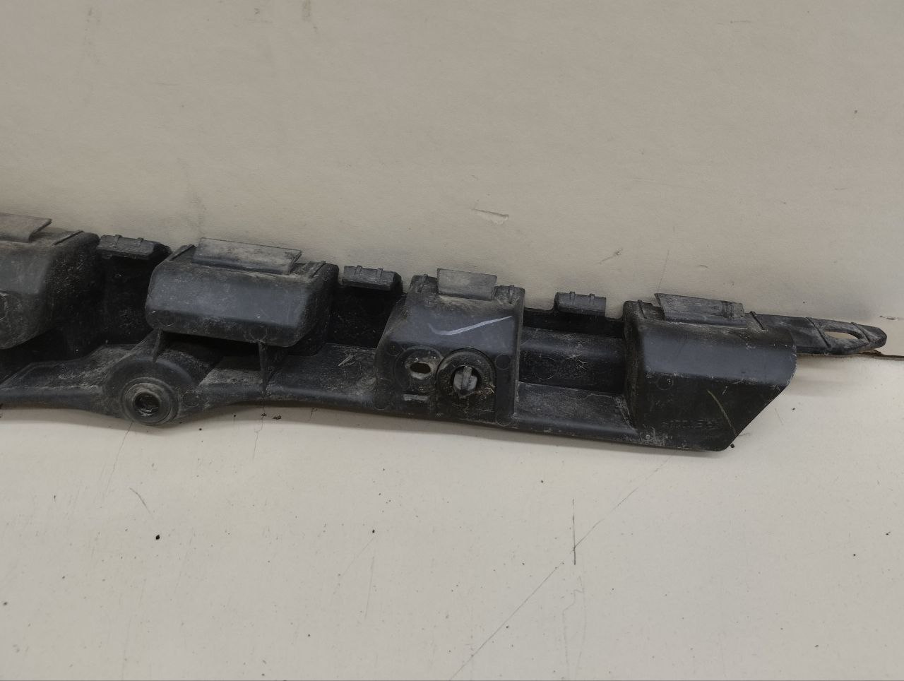 Кронштейн заднего бампера левый Renault Symbol (2) 2008-2012