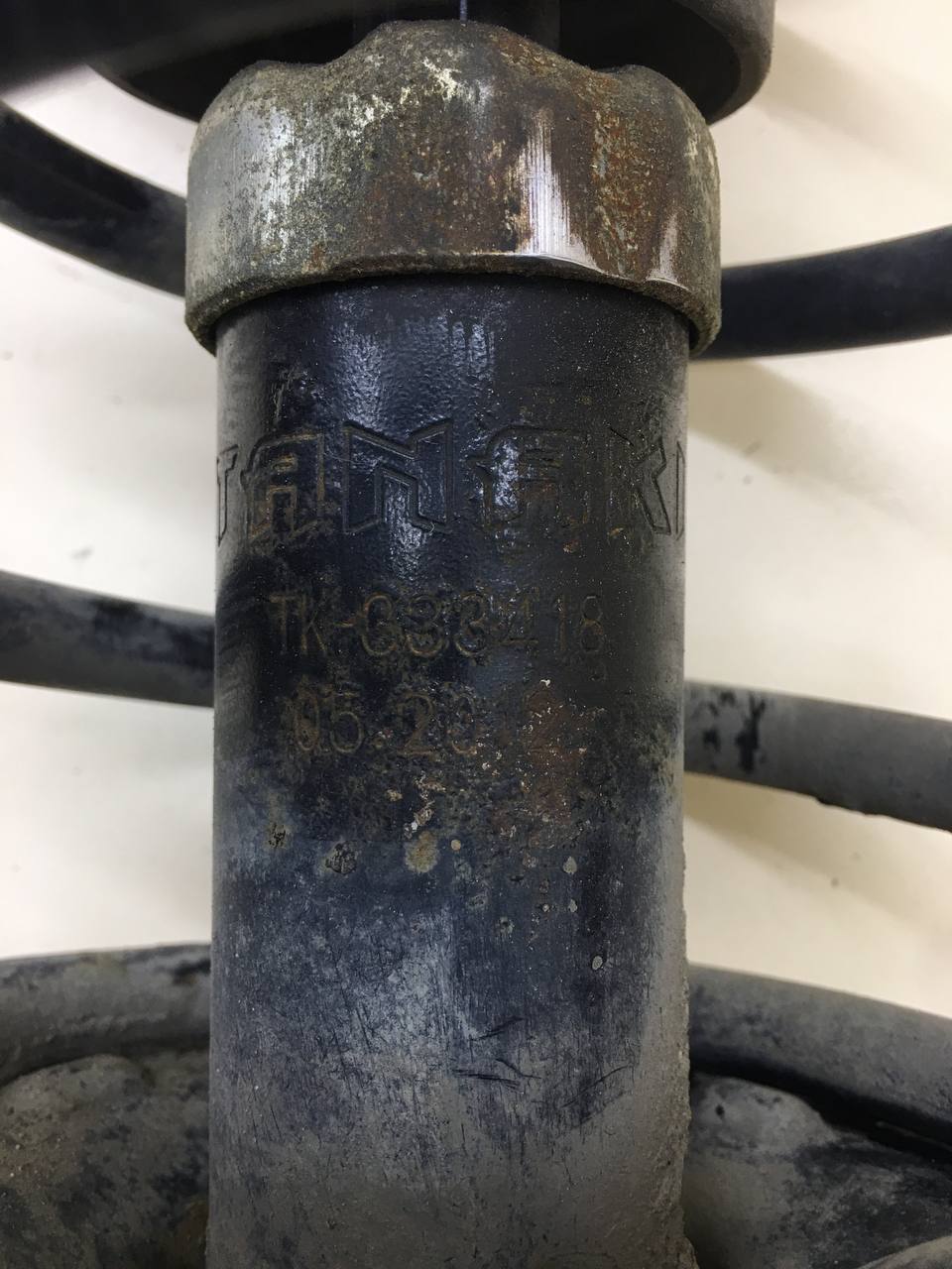 Амортизатор передний левый Chevrolet Aveo T250 2005-2011