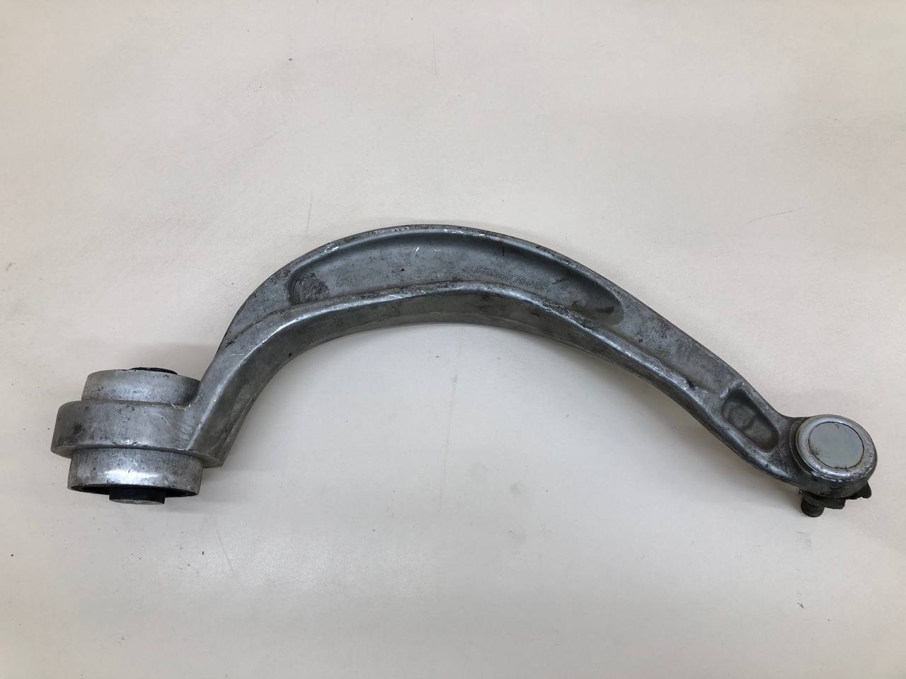 Рычаг передний нижний правый Audi A4 (B8) 2007-2011