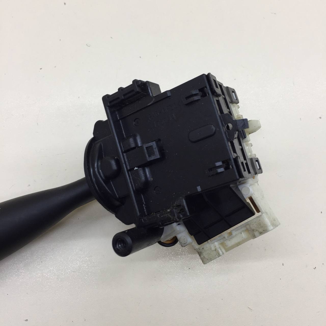 Переключатель поворотов подрулевой Suzuki Grand Vitara 2005-2015