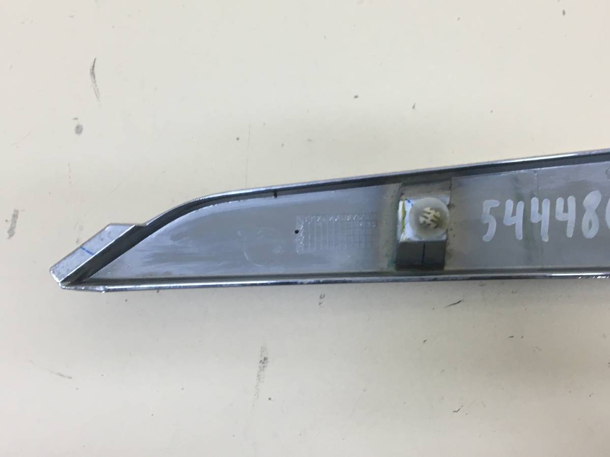 Молдинг переднего бампера левый Mitsubishi L200 5 (KK/KL) 2015>