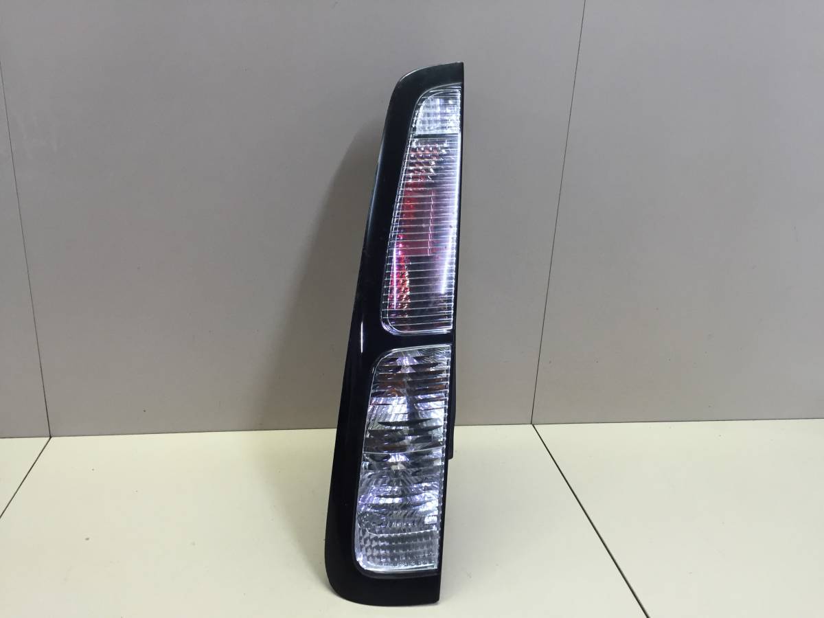 Фонарь задний левый Nissan Cube (Z10) 1998-2002