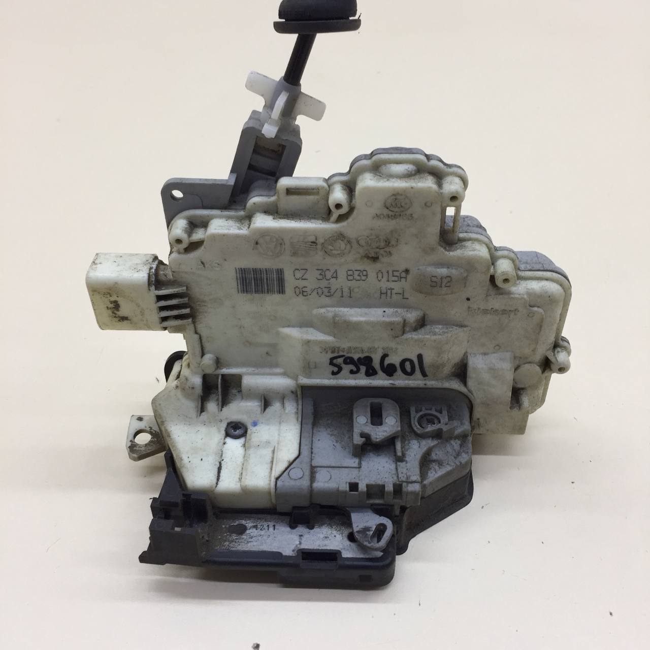 Замок двери задней левой Volkswagen Passat B7 2011-2015