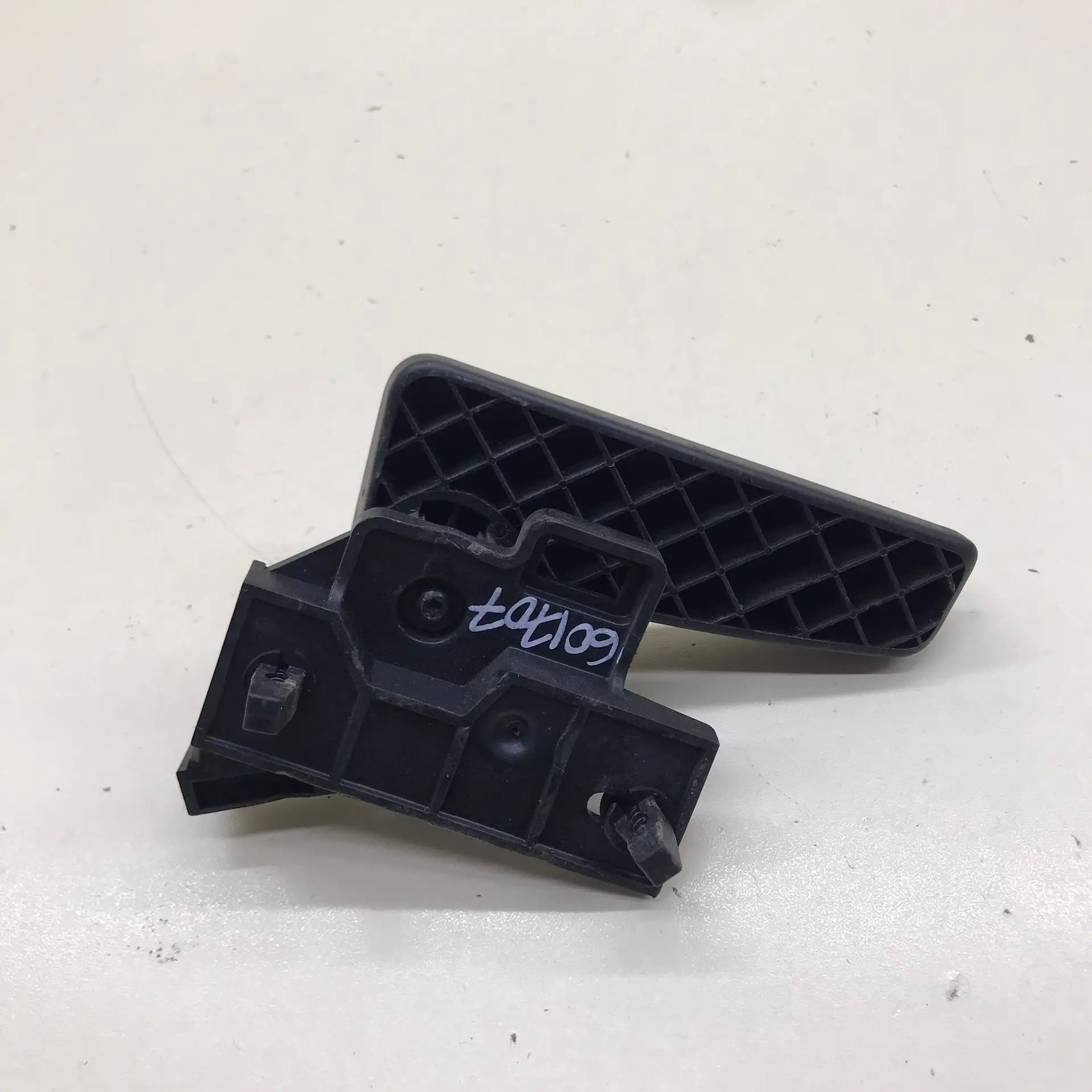 Ручка открывания капота Skoda Octavia (A7) 2013>