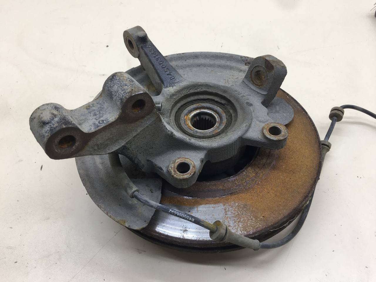 Кулак поворотный передний правый Lada Vesta 2015>