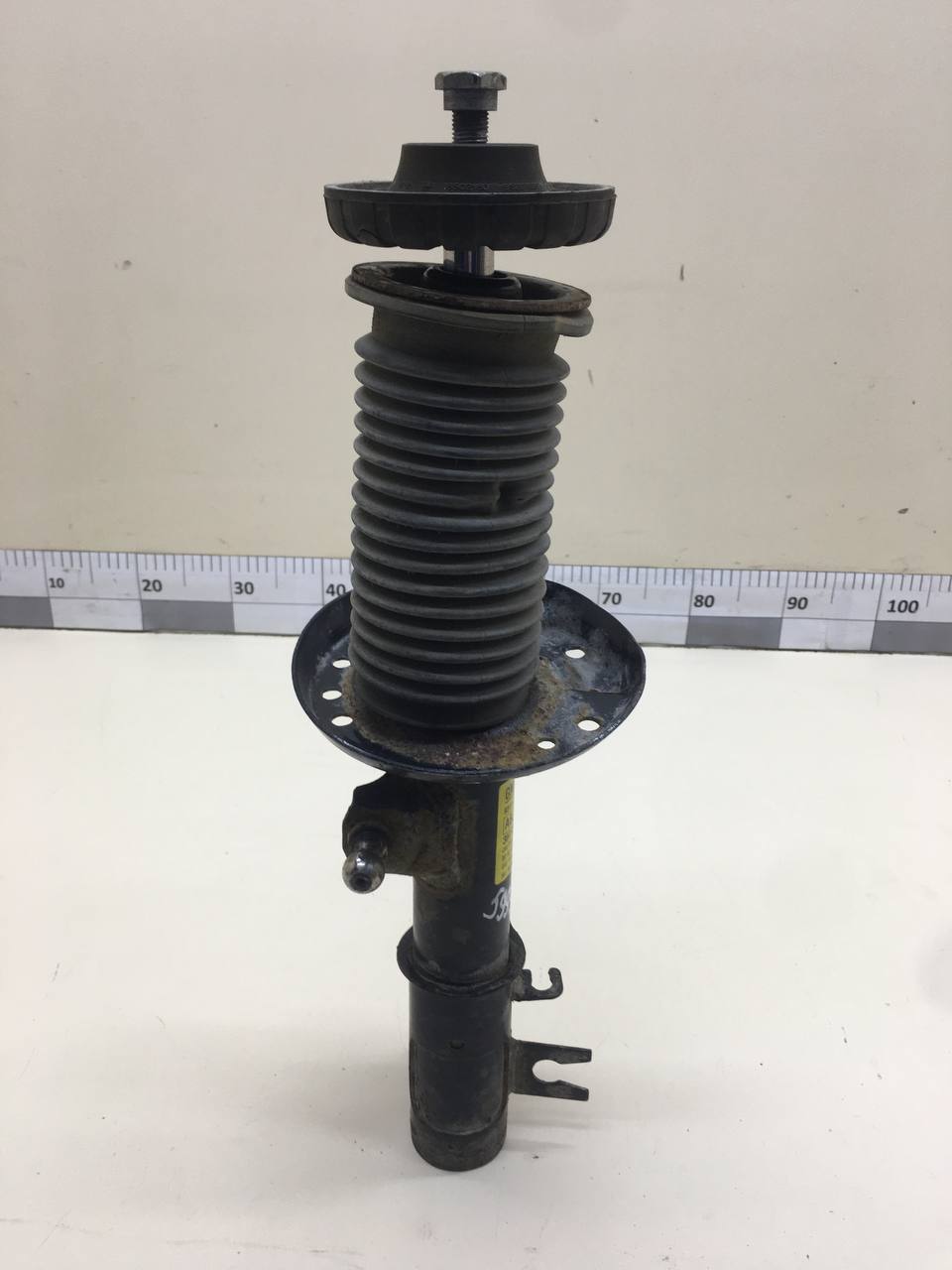 Амортизатор передний левый Chevrolet Aveo T300 2011>