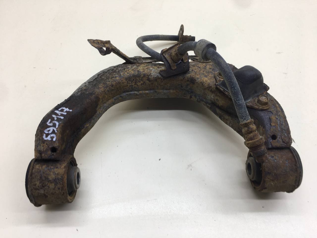 Рычаг передний верхний левый Mitsubishi L200 (KB) 2006-2016