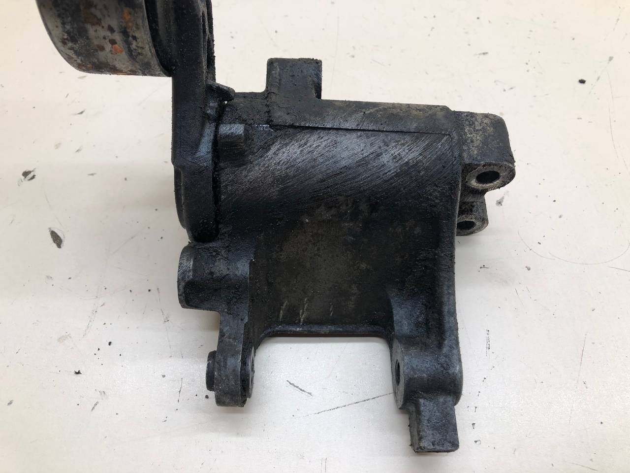 Кронштейн ролика натяжного Toyota Hilux 2004-2015