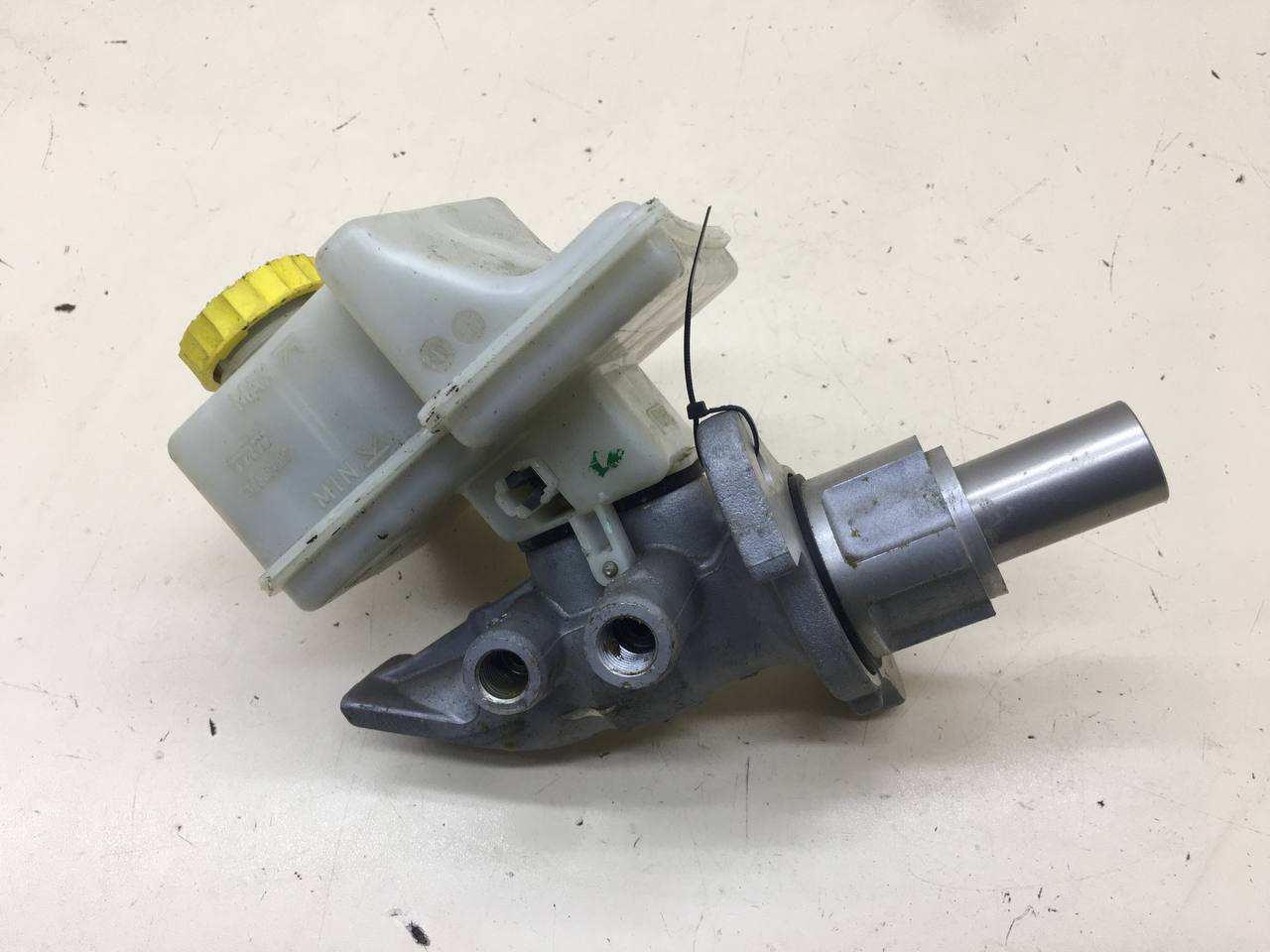 Цилиндр тормозной главный Jeep Grand Cherokee (WK2) 2010>