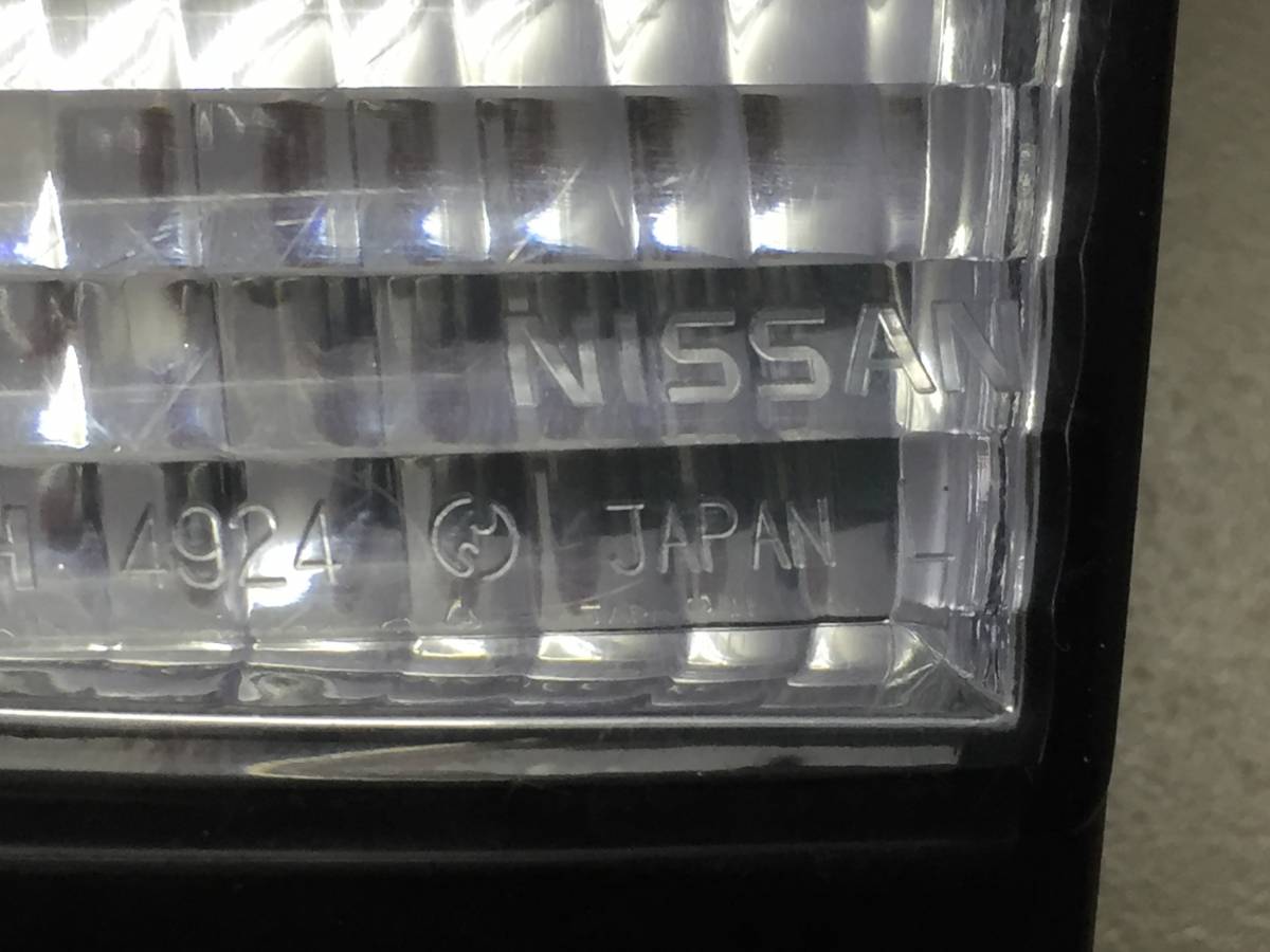 Фонарь задний левый Nissan Cube (Z10) 1998-2002