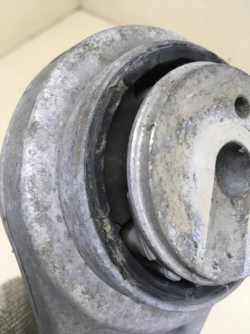 Рычаг передний Jaguar XE (760) 2014-2021