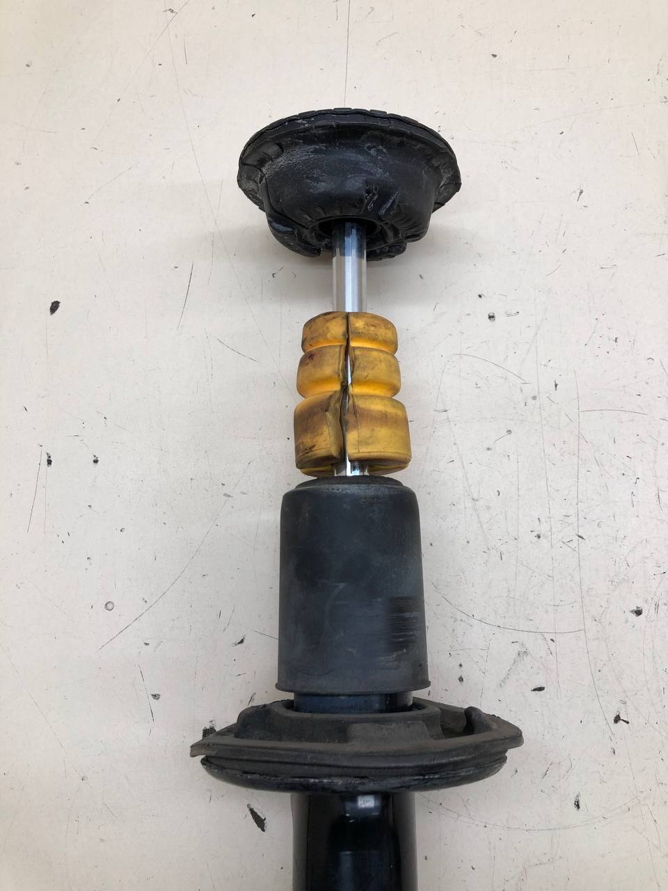 Амортизатор передний Audi A4 (B8) 2007-2011