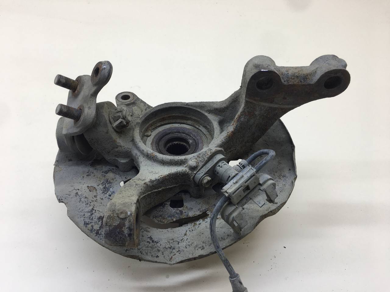 Кулак поворотный передний правый Toyota Camry (XV30) 2001-2006