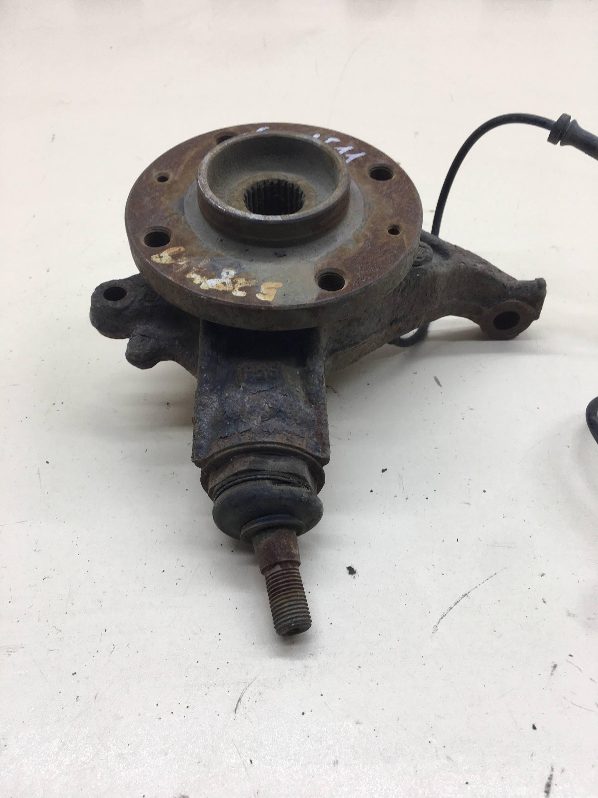 Кулак поворотный передний левый Peugeot 308 2007>