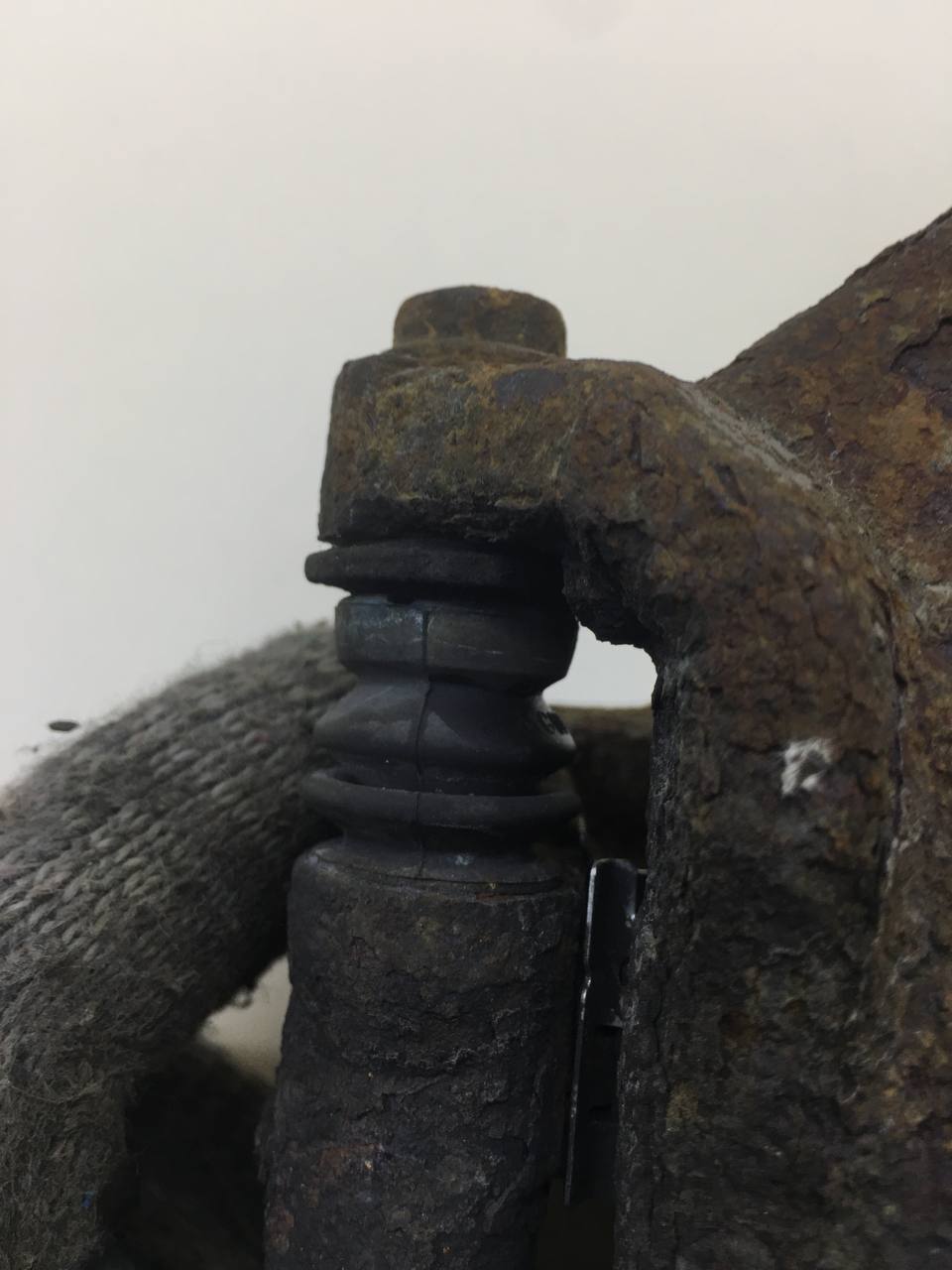 Суппорт передний левый Peugeot 207 2006-2013