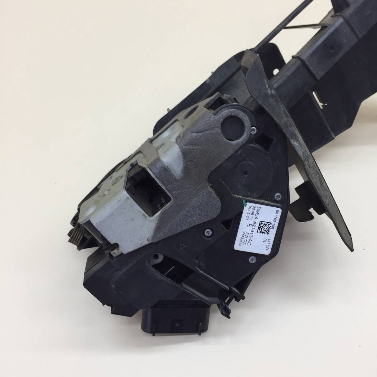 Замок двери передней левой Ford Focus 3 2011>