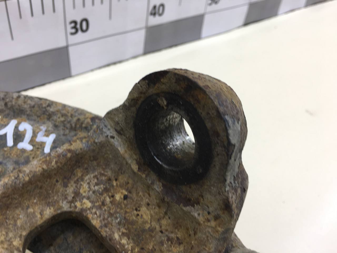 Кулак поворотный передний левый Mitsubishi L200 (KB) 2006-2016