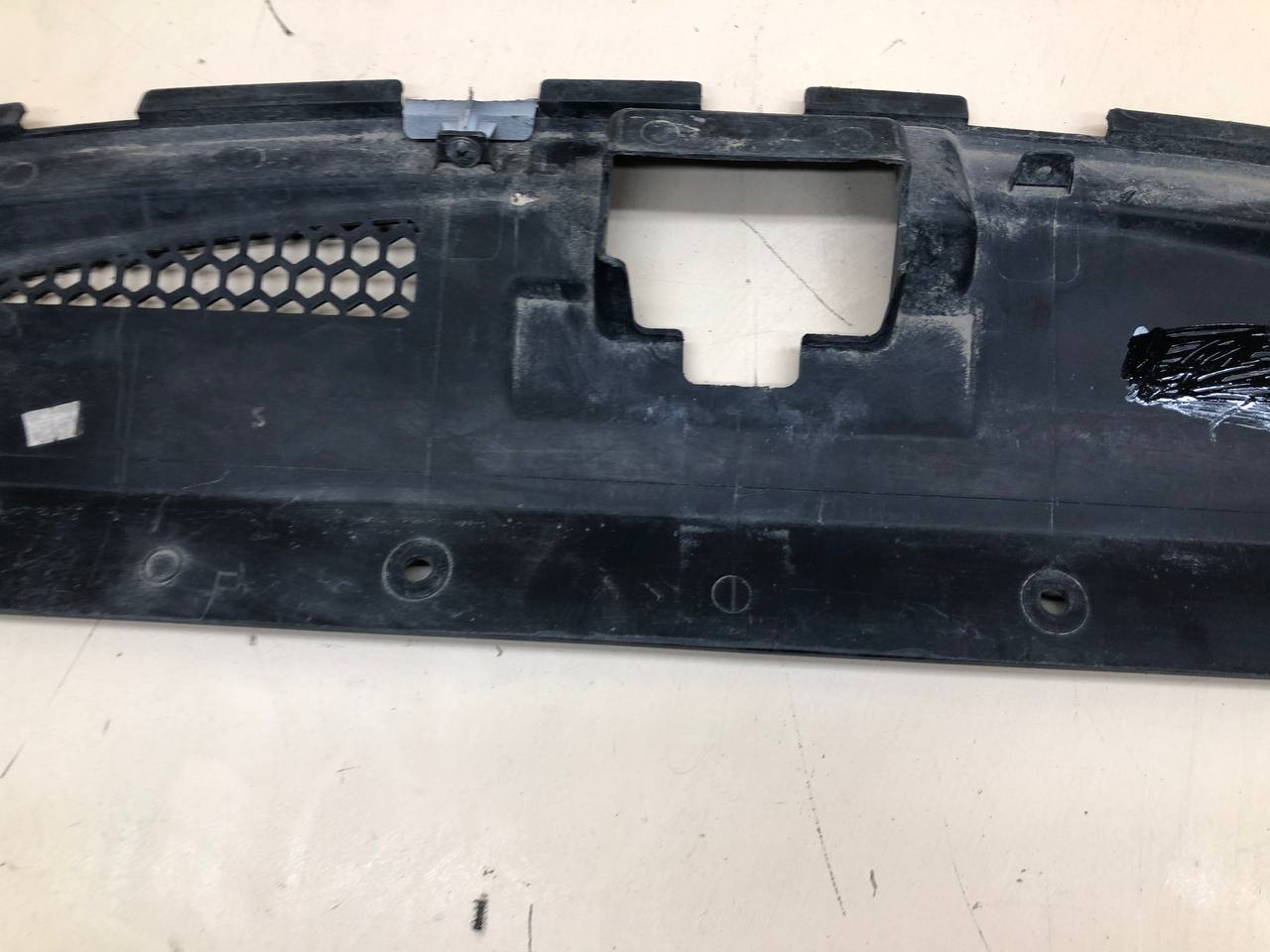 Кожух замка капота Hyundai Starex H1/Grand Starex 2007>